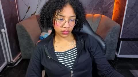 Snapshot of violeth_b chatting on 11.06.25 violeth_b online show from 11.06.25