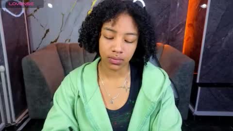 Snapshot of violeth_b chatting on 11.07.25 violeth_b online show from 11.07.25