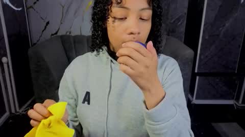 violeth_b online show from 12.21.25