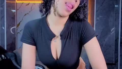 violeth_b online show from 04.22.26