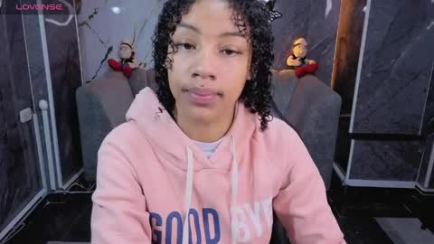 Snapshot of violeth_b chatting on 04.25.26 violeth_b online show from 04.25.26