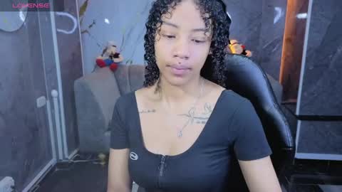 Snapshot of violeth_b chatting on 04.27.26 violeth_b online show from 04.27.26