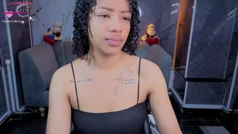 Snapshot of violeth_b chatting on 05.06.26 violeth_b online show from 05.06.26