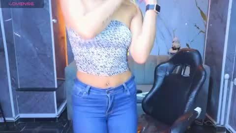 Snapshot of violeth_b chatting on 06.24.26 violeth_b online show from 06.24.26