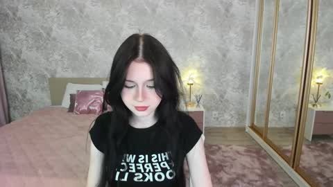 Snapshot of violetharmee chatting on 04.29.26 violetharmee online show from 04.29.26