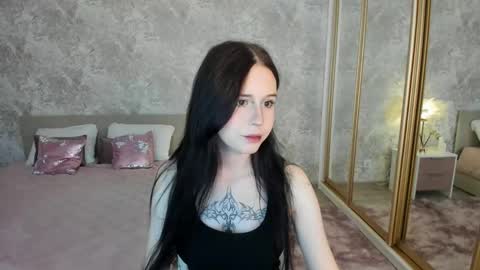 Snapshot of violetharmee chatting on 05.09.26 violetharmee online show from 05.09.26