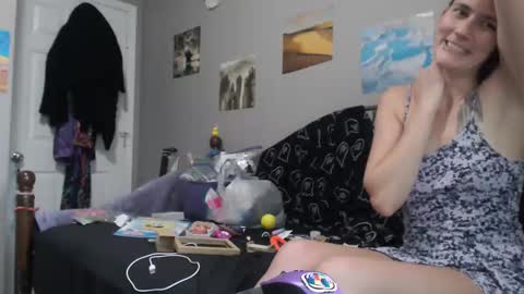 Snapshot of violethooper chatting on 09.22.25 Violet Hooper online show from 09.22.25