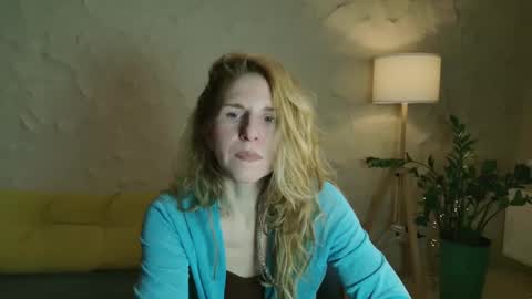 Snapshot of violetplath chatting on 03.03.25 Violet next stream December 6 online show from 03.03.25