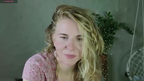 Snapshot of violetplath chatting on 09.12.25 Violet next stream December 6 online show from 09.12.25