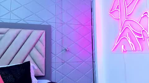 Violet Rousse online show from 01.29.25