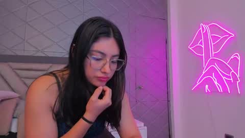 Violet Rousse online show from 04.20.26