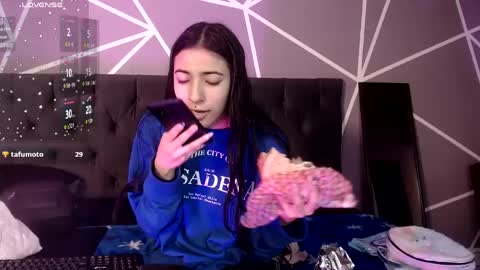 Snapshot of violett1126 chatting on 05.07.26 1126 online show from 05.07.26