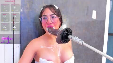 Snapshot of violett_collins_ chatting on 10.10.25 Violett online show from 10.10.25