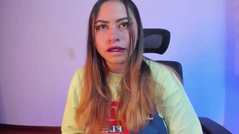 Snapshot of violett_red chatting on 09.14.25 Violeta online show from 09.14.25