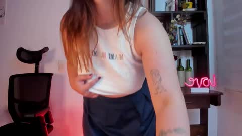 Snapshot of violett_red chatting on 03.08.26 Violeta online show from 03.08.26