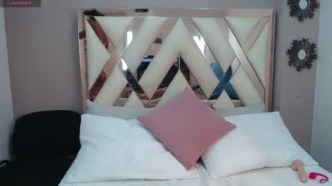 Snapshot of violett_salvatore chatting on 02.15.26 V I O L E T T E online show from 02.15.26