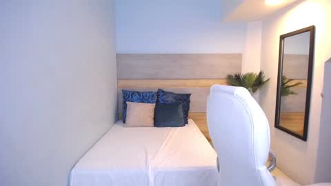 Snapshot of violetta_rainbow chatting on 12.11.24 Violetta online show from 12.11.24