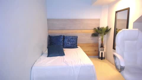 Snapshot of violetta_rainbow chatting on 01.08.25 Violetta online show from 01.08.25