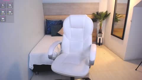 Snapshot of violetta_rainbow chatting on 01.10.25 Violetta online show from 01.10.25