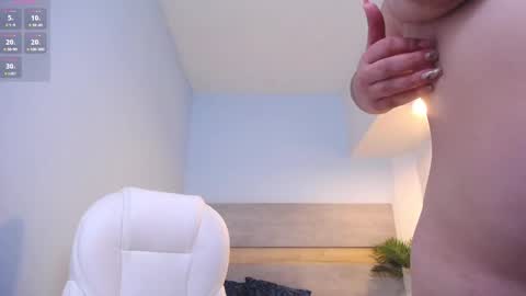 Snapshot of violetta_rainbow chatting on 02.21.25 Violetta online show from 02.21.25