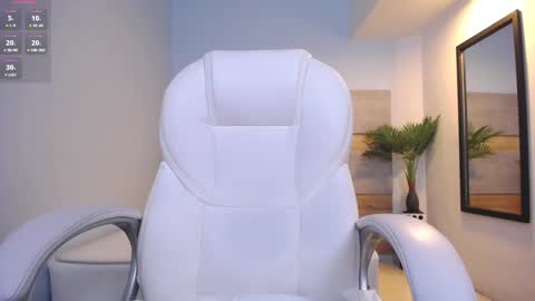 Snapshot of violetta_rainbow chatting on 02.26.25 Violetta online show from 02.26.25