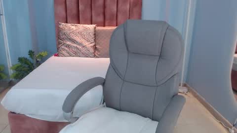 Snapshot of violetta_rainbow chatting on 11.27.25 Violetta online show from 11.27.25