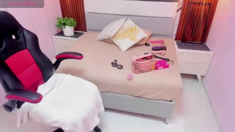 Snapshot of violetta_ross1 chatting on 05.16.26 VIOLETTA online show from 05.16.26