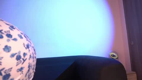 Snapshot of violetta_swift_ chatting on 04.27.26 violetta independent model online show from 04.27.26