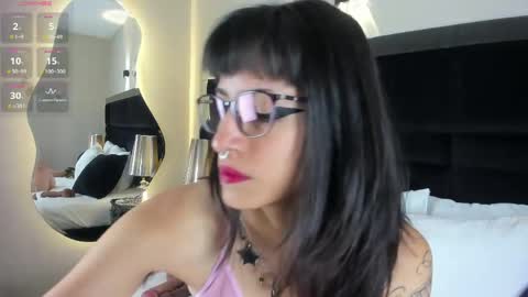 Snapshot of violettacolinss chatting on 05.25.26 violettacolinss online show from 05.25.26