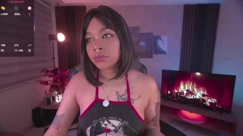 Snapshot of violette_clerk1 chatting on 11.07.25 JULIE UWU online show from 11.07.25