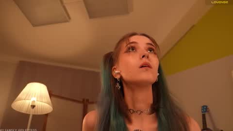 Snapshot of violettessa chatting on 10.17.25 violettessa online show from 10.17.25