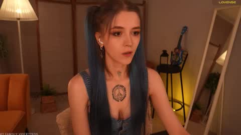 Snapshot of violettessa chatting on 10.22.25 violettessa online show from 10.22.25