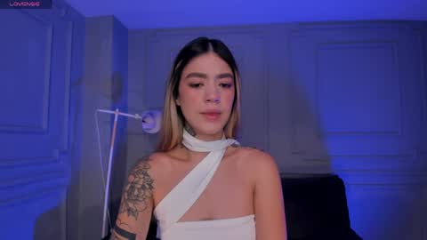 Snapshot of violetthansson chatting on 04.18.26 Violett online show from 04.18.26