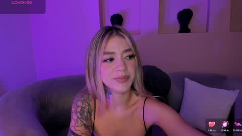 Snapshot of violetthansson chatting on 05.02.26 Violett online show from 05.02.26