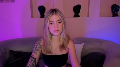 Snapshot of violetthansson chatting on 05.07.26 Violett online show from 05.07.26