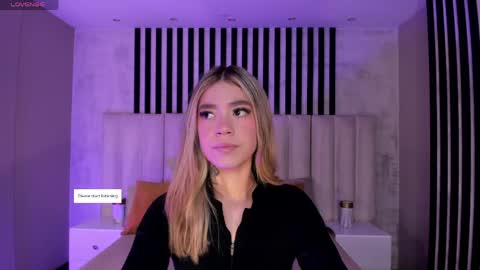 Snapshot of violetthansson chatting on 05.12.26 Violett online show from 05.12.26