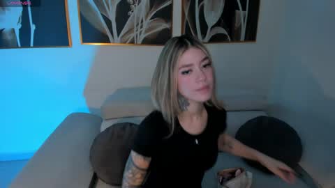 Snapshot of violetthansson chatting on 05.31.26 Violett online show from 05.31.26