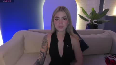 Snapshot of violetthansson chatting on 07.15.26 Violett online show from 07.15.26