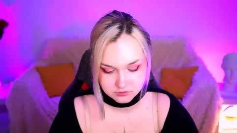 Snapshot of violettwoods chatting on 05.26.26 Violett online show from 05.26.26