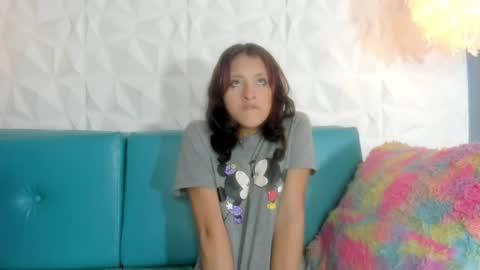 Snapshot of viollet_saens chatting on 05.22.26 viollet_saens online show from 05.22.26