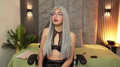 viollettebylyly online show from 10.03.25