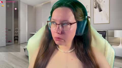 Snapshot of visecret chatting on 10.19.25 Victoria Romans online show from 10.19.25