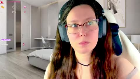 Victoria Romans online show from 04.04.26