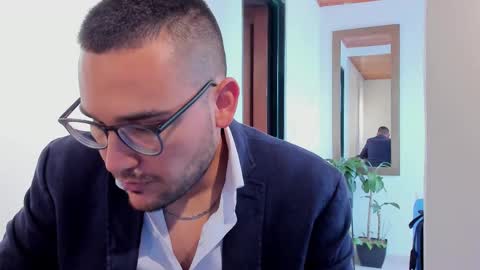 Vito Ferrer online show from 03.06.25