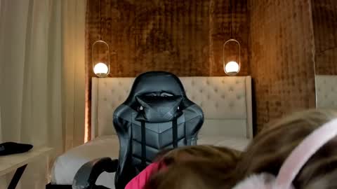 VittaaaPlease help me with your thumbs up its important  online show from 01.10.25