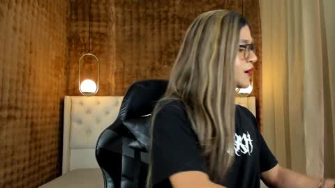 VittaaaPlease help me with your thumbs up its important  online show from 01.25.25