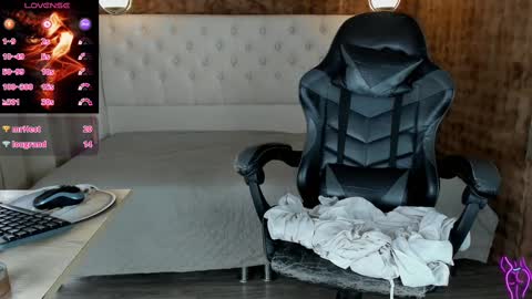 VittaaaPlease help me with your thumbs up its important  online show from 02.23.25