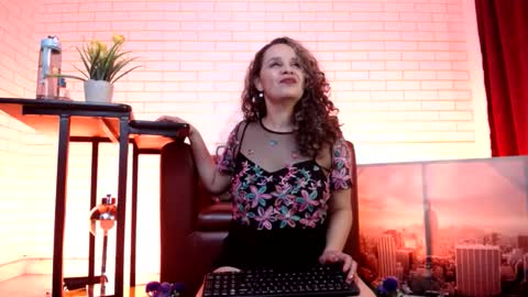 Snapshot of vittoria1126 chatting on 11.29.25 1126 online show from 11.29.25