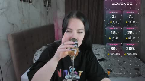 Snapshot of vivi__squirrel chatting on 01.13.25 Vivi online show from 01.13.25