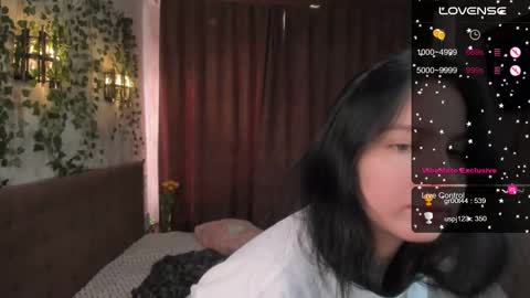 Snapshot of vivi__squirrel chatting on 03.09.25 Vivi online show from 03.09.25